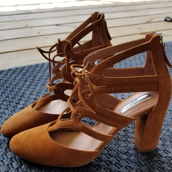 Tan Heels - Picture 2 of 6